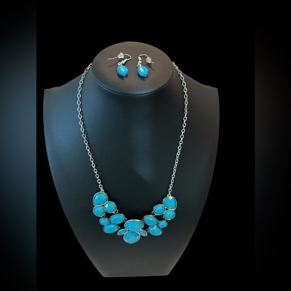 Paparazzi Demi - Diva - Blue Necklace & Earrings